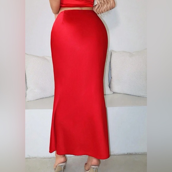 Red silk skirt - Picture 2 of 3